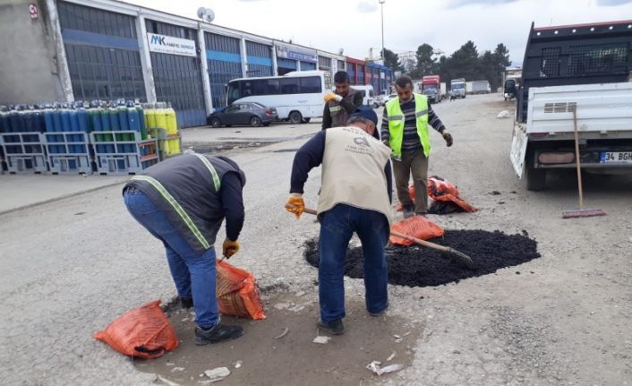 Düzce’de Küçük Sanayi Sitesinde göçükler onarıldı