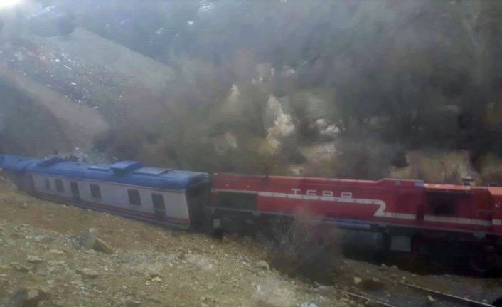 Elazığ’a heyelan nedeniyle tren yoldan çıktı, facia ucuz atlatıldı