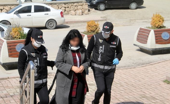 Elazığ’da sahte kadın hakim yakalandı, adliyeye sevk edildi