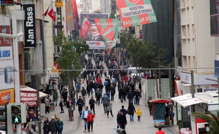 Evde kalın çağrılarına rağmen İzmir’deki yoğunluk göze çarptı