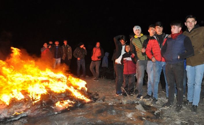 İzinsiz yakılan nevruz ateşini polis söndürdü