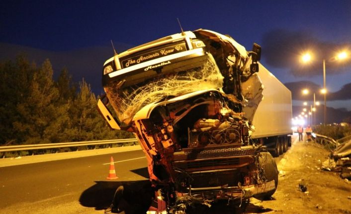 İzmir’de feci kaza: 1 ölü, 1 yaralı