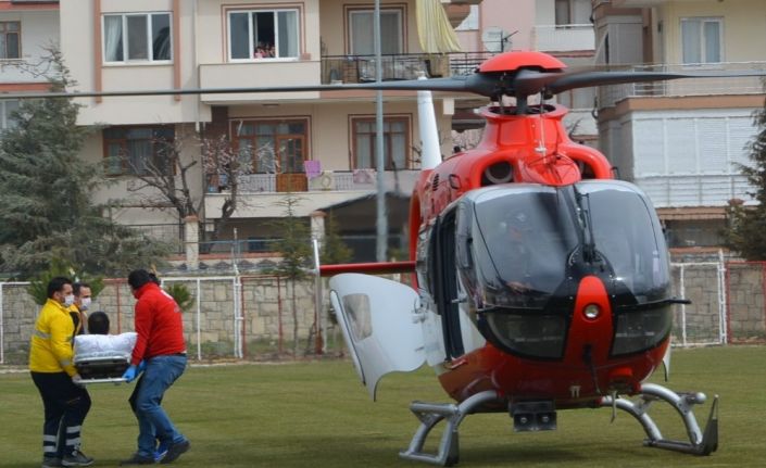 Kalp krizi geçiren vatandaşa hava ambulansı yetişti