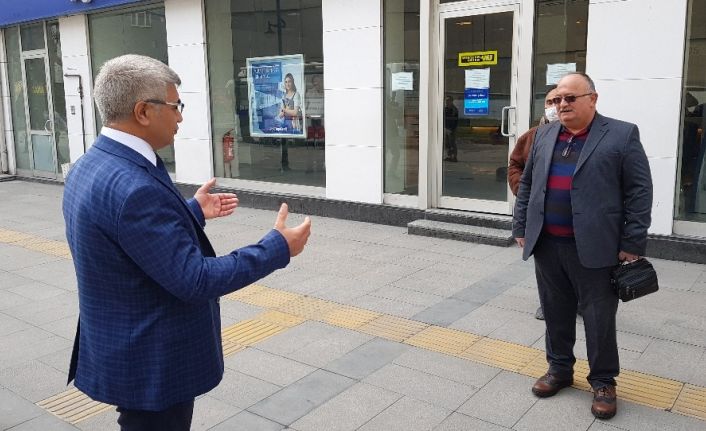 Karabük’te Vali cadde cadde gezerek yaşlı denetiminde bulundu