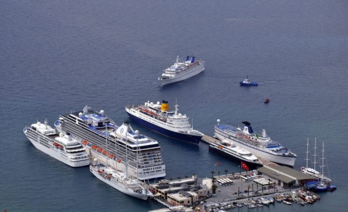 Kuşadası lüks yolcu gemilerinin uğrak limanı olacak