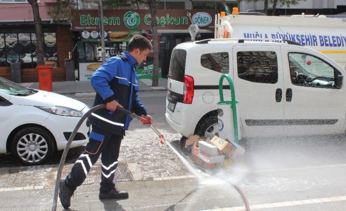 Menteşe sokakları yıkanıyor