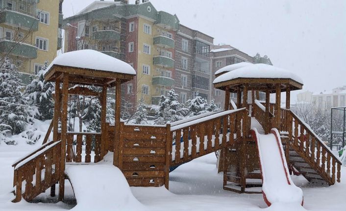 Nevşehir’de kar yağışı etkisini sürdürüyor