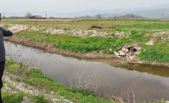 Ödemiş’te bir mahalle atık sulara tepki gösterdi, yardım istedi