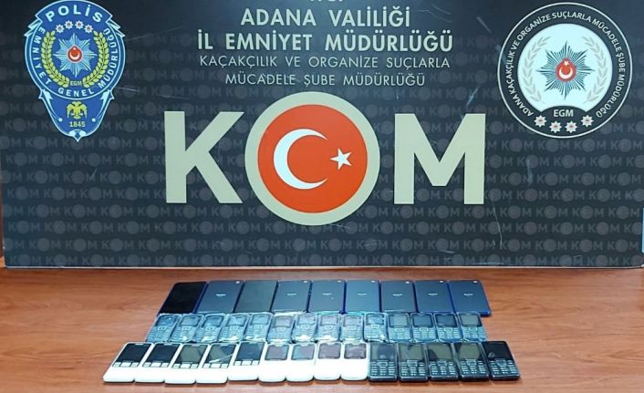 Polis baskınında 37 adet kaçak cep telefonu ele geçirildi