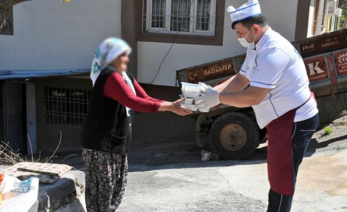 Şahinbey’de 65 yaş üstü ihtiyaç sahiplerine yemek desteği