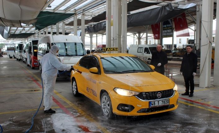 Salihli’de toplu taşıma araçları dezenfekte edildi