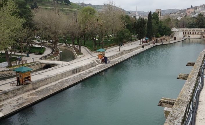 Şanlıurfalılar korona virüs tedbirlerine uyuyor