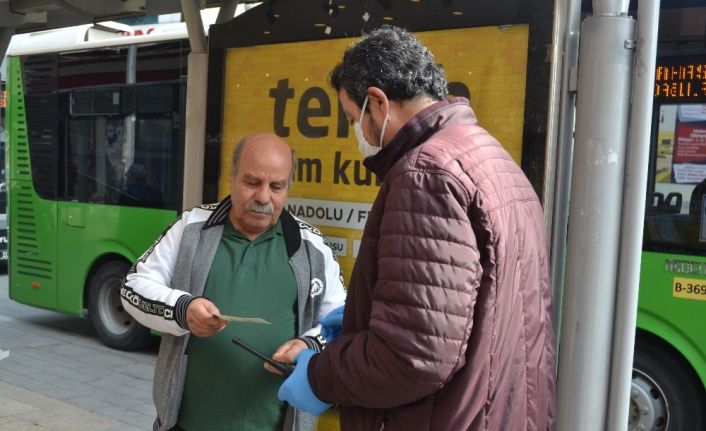 Uyarıları dikkate almayarak sokağa çıkan yaşlı vatandaşlar ’pes’ dedirtti