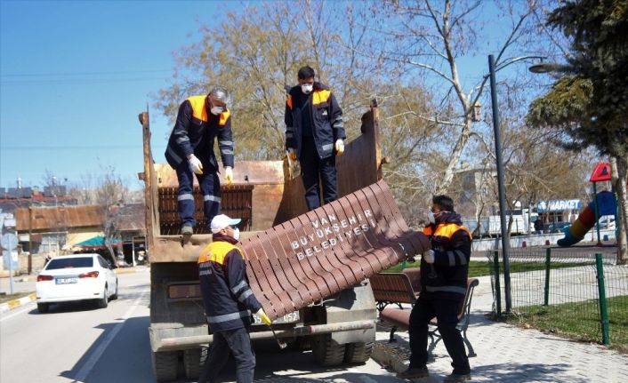 Van’daki banklar söküldü