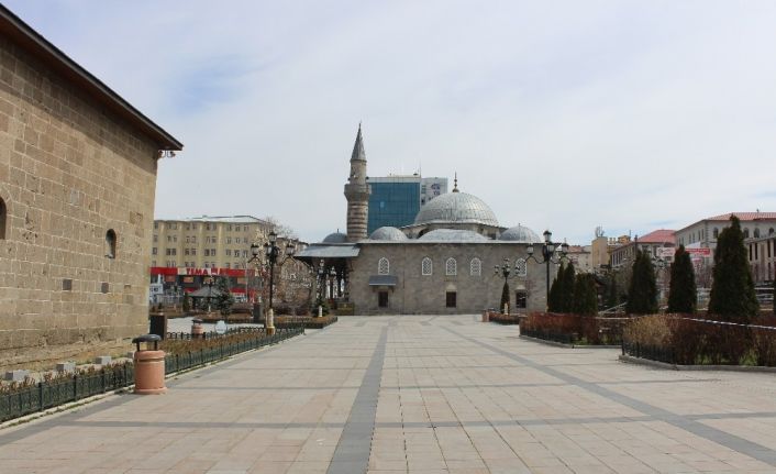 760 bin nüfusa sahip Erzurum’da yasağın ikinci günüde sessizlik hakim