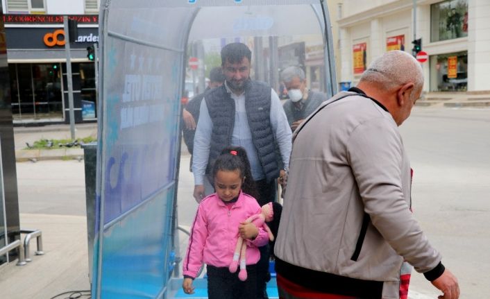 Adana’da korona virüs salgınına karşı dezenfeksiyon tüneli