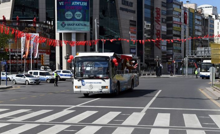 Ankara’da 23 Nisan şarkılar ve marşlar eşliğinde kutladı