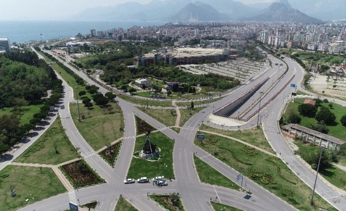 Antalya’da polis kenti havadan denetledi