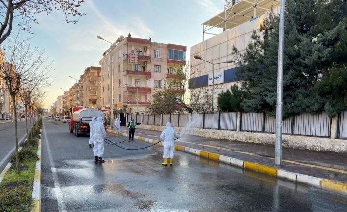 Bağlar’da cadde ve sokaklar dezenfekte edildi