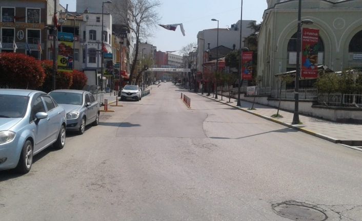 Bandırma’da cadde ve sokaklar sessizliğe büründü