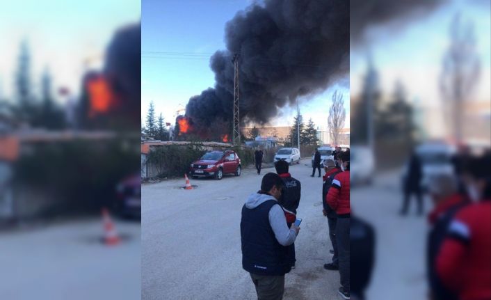 Başkent’te market deposunda yangın