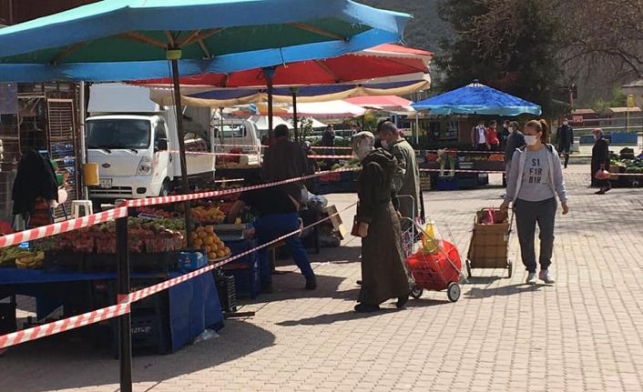 Bayırköy’de pazara sosyal mesafe ayarı