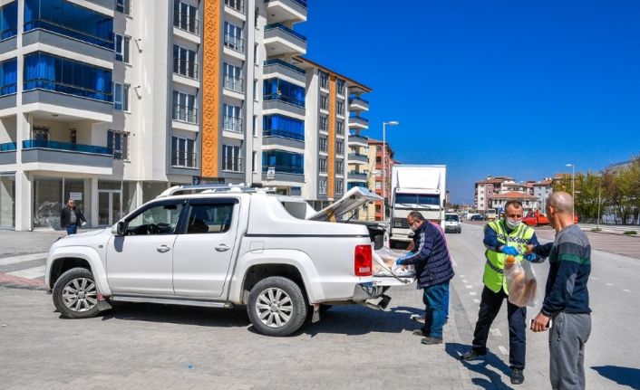 Belediye 50 kuruşa ekmek dağıttı