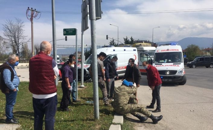 Bolu’da, askeri ambulans otomobille çarpıştı: 5 yaralı