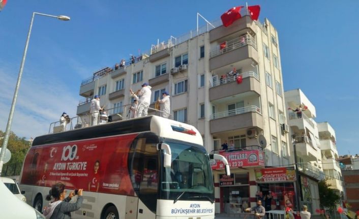 Büyükşehir Belediye Bandosu, Kuşadası’nı coşturdu