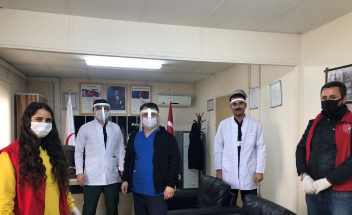 Çaldıran’da siperlik maske üretimi