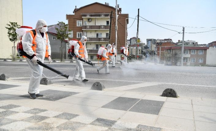 Çayırova’da boş kalan caddeler dezenfekte ediliyor