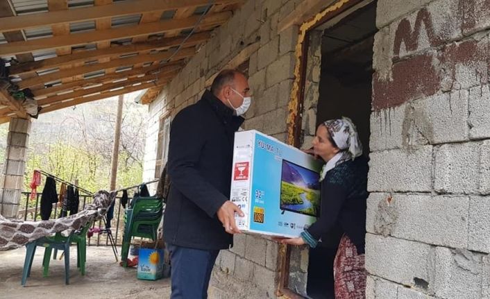 Çukurca Belediyesinden 10 aileye televizyon