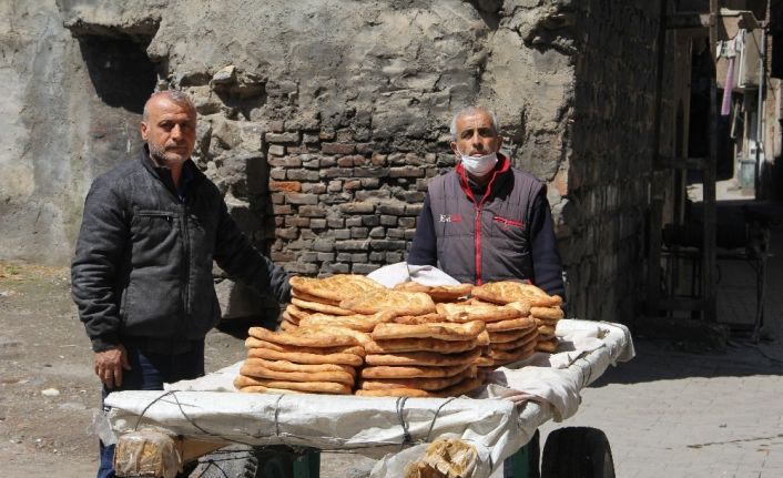 Diyarbakır’da fırıncıların ekmek mesaisi sürüyor