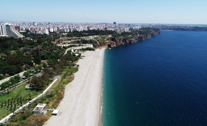 Dünyaca ünlü Konyaaltı sahili 28 gündür kapalı