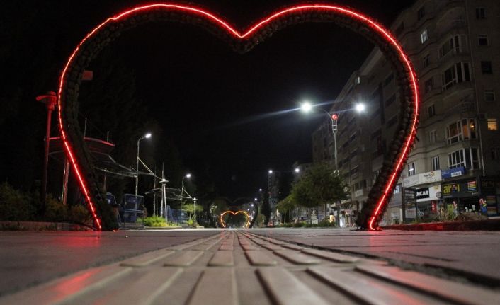 Elazığ’da koronaya karşı gece kısıtlaması, sokaklar boş kaldı