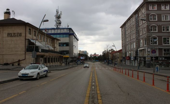 Erzurum hayalet şehre döndü