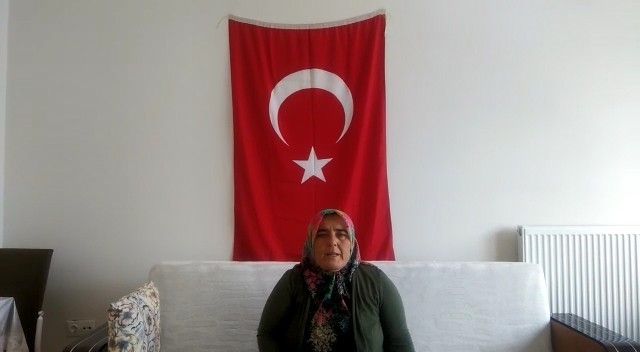 Evlat nöbetine gidemeyen aileler evlerinde çocuklarının yolunu gözlüyor