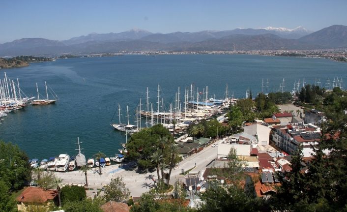 Fethiye’de Yasağın ardından cadde ve sokaklar boş kaldı