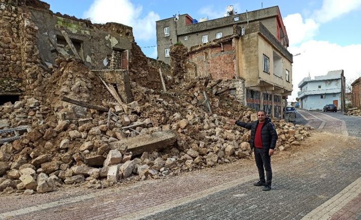 Gercüş’te yağışlardan dolayı toprak evler çöktü