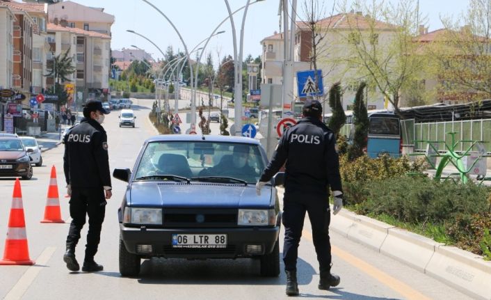 Gölbaşı’nda cadde ve sokaklar boş kaldı