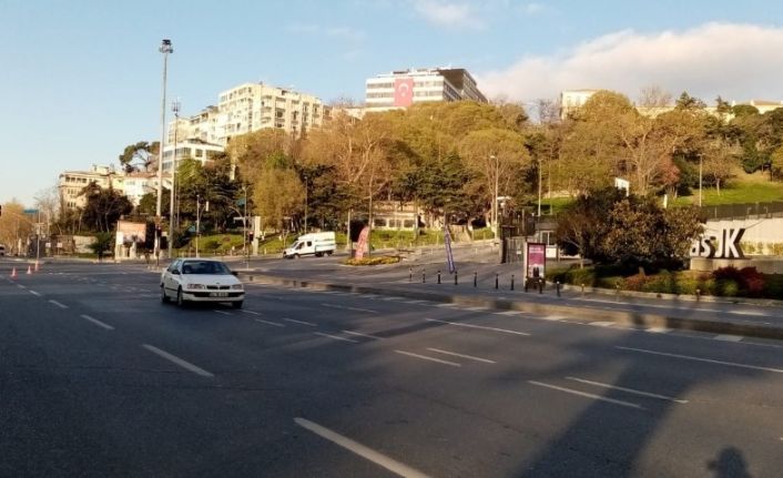 İstanbul meydanlarında korona sessizliği