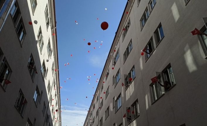 Karantina yurdunda balonlar koronadan kurtulmak için uçuruldu