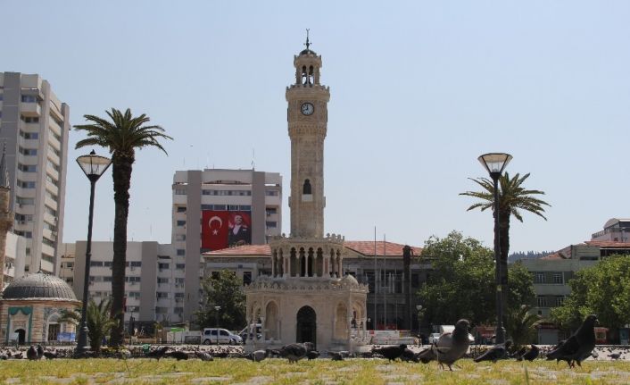 Kısıtlamanın üçüncü gününde de İzmir sokaklarında sessizlik hakim