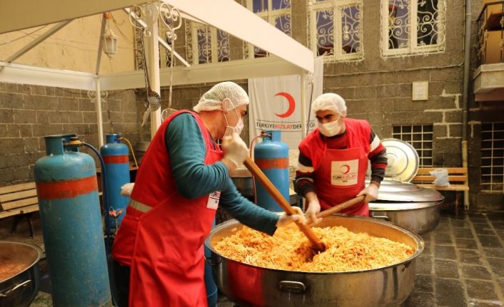 Kızılay Sur Şubesinden her gün 2 bin aileye yemek servisi