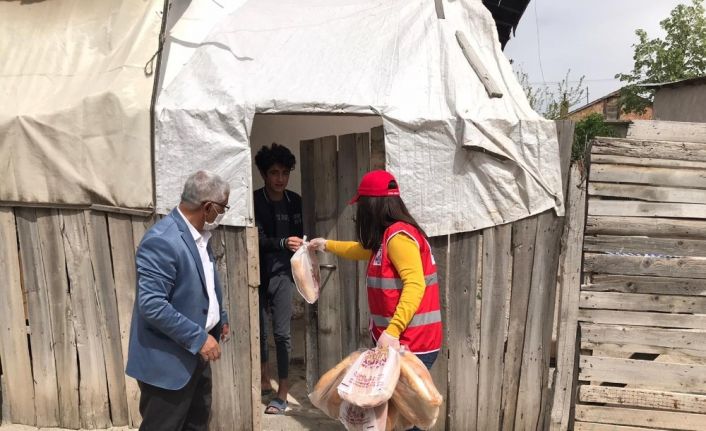 Kızılay’dan vatandaşlara ücretsiz ekmek