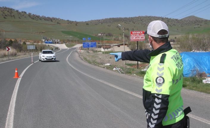 Mahallenin karantinaya alındığı Sivrice ilçesine giriş ve çıkışlar kısıtlandı