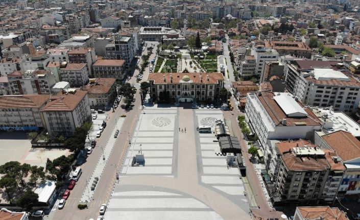 Manisa’da cadde ve sokaklar boş kaldı