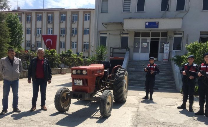 Manisalı çiftçi çalınan traktörüne kavuştu