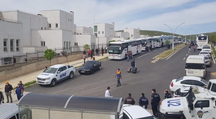 Mardin’de karantina süreleri dolan vatandaşlar memleketlerine uğurlandı