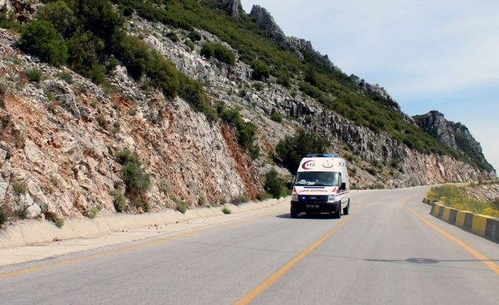 Menteşe’de motosikletli polis kaza yaptı